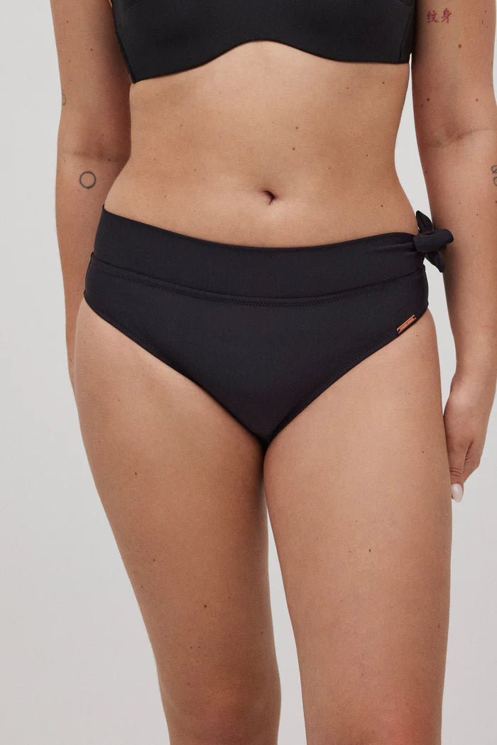 Cueca de biquíni midi preta adaptável