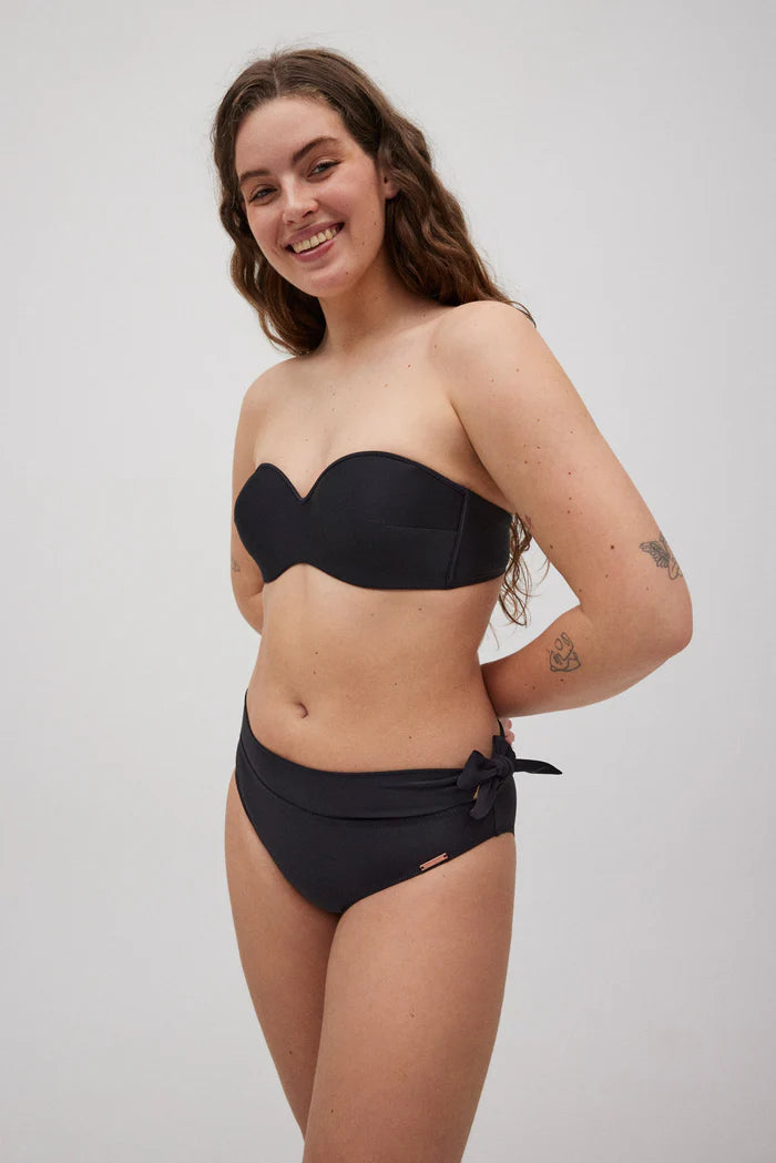 Cueca de biquíni midi preta adaptável
