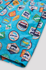 Calções de banho curto de menino com estampa de carros retrô