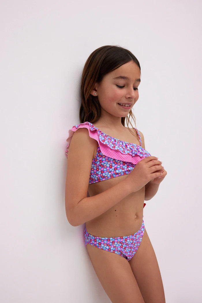 Conjunto de biquíni de menina assimétrico com pequenos babados de flores
