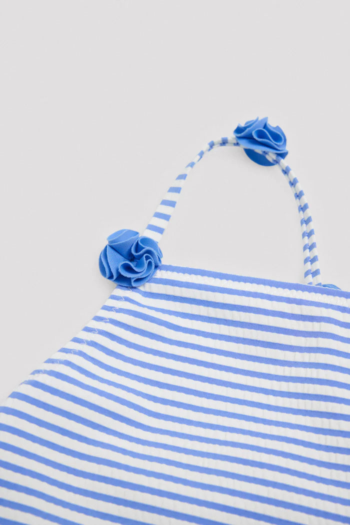 Fato de banho de menina com estampado e textura às riscas azuis