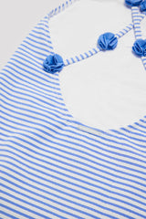 Fato de banho de menina com estampado e textura às riscas azuis